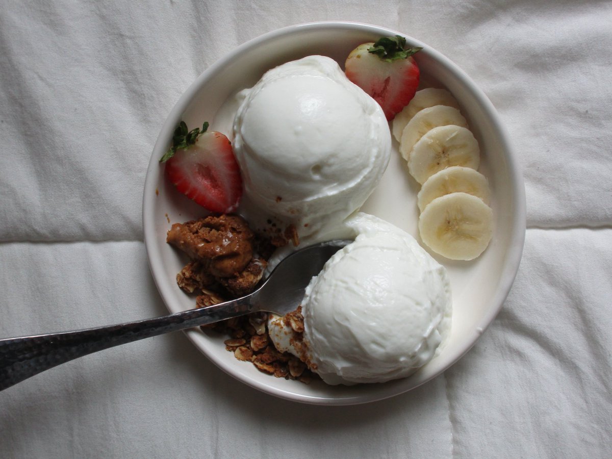 sellingmybrain's tweet image. perhaps i’m addicted to eating sweet treats but that’s okay