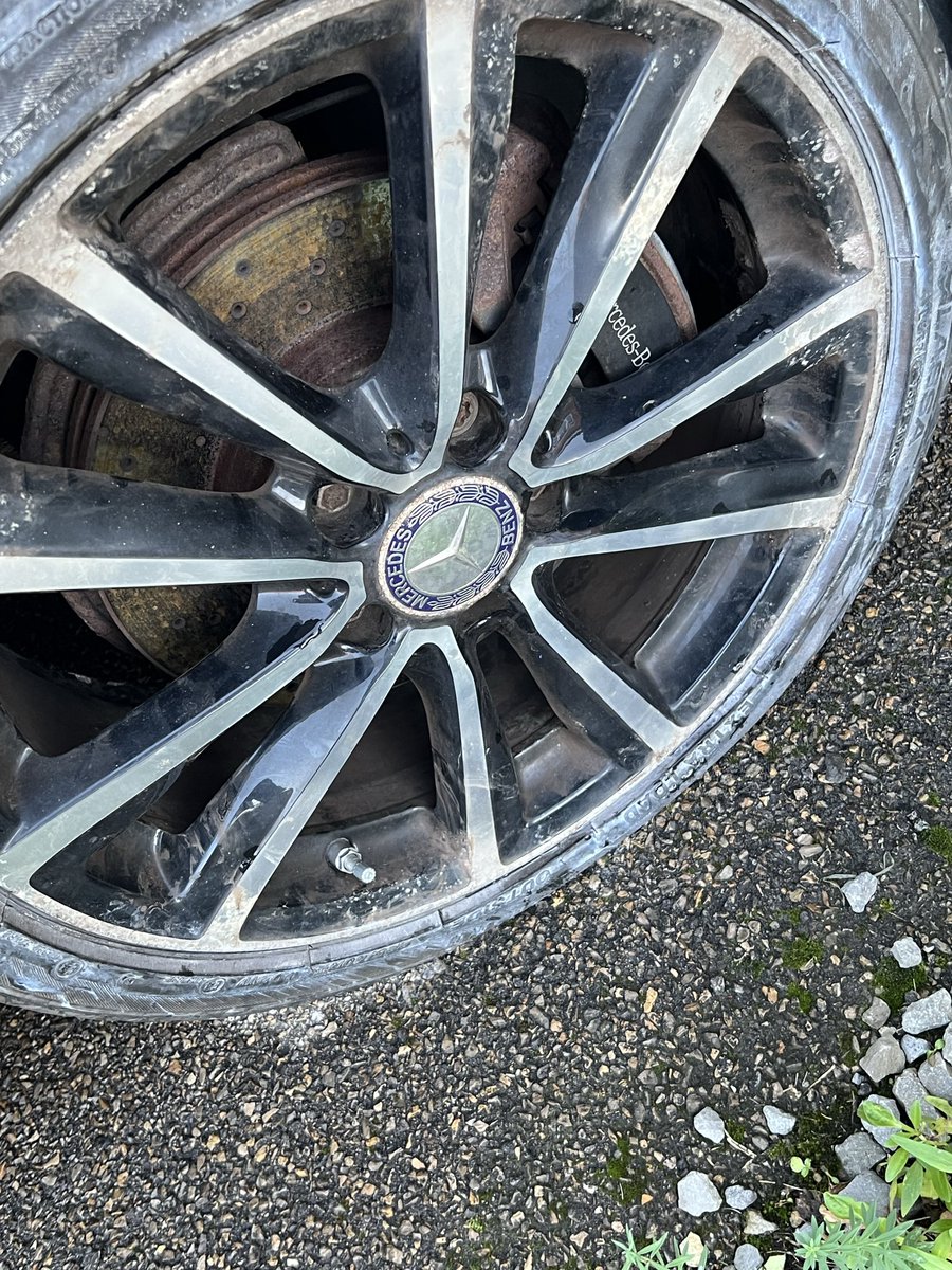 wokewminstermp's tweet photo. 🚨 Constituency call-out! 🚨
An 80-year-old Darlington resident with health issues relies on his 2014 Mercedes B180. All 4 wheels had leaks. He’s had 2 brand new tyres + new valves all round, yet 1 stubborn old tyre keeps deflating faster than my optimism during PMQs 🫠 https://t.co/2Gknyj8bnX