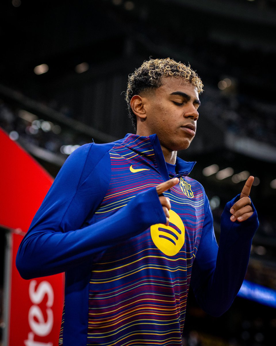 Tactical__M's tweet image. We are very static and slow with the ball, FDJ &amp;amp; Pedri have the ball no runners or free men. Only when Garcia joins attack then we progress, not to mention that we are playing missing a man, a player who did all the talking and did not show up yet..