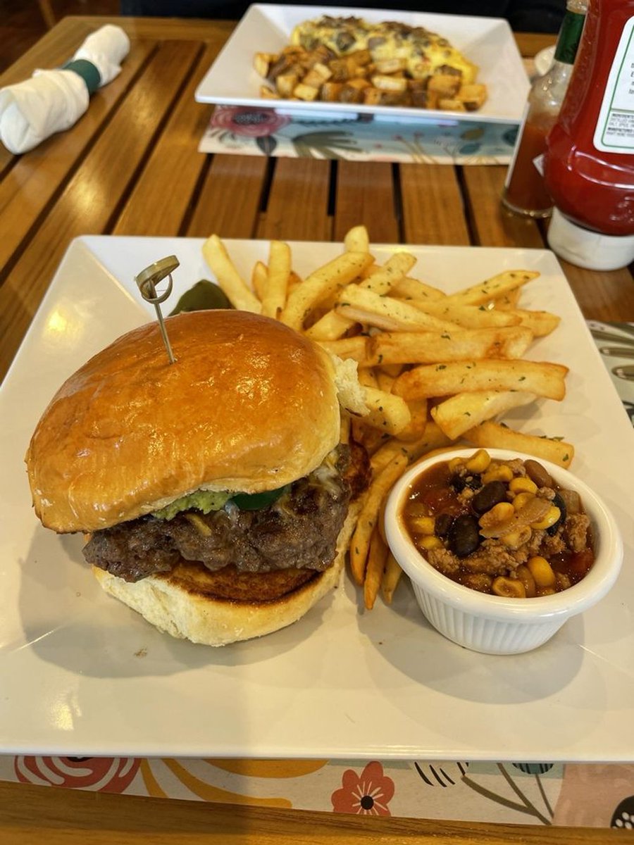 ChloezCafe's tweet photo. Quiz time! What is the traditional name for a burger with cheese on top? 
A) Cheeseburger 
B) Hamburger 
C) Chicken burger. 

Comment your answer below! 🍔 https://t.co/y0dPAaNka9