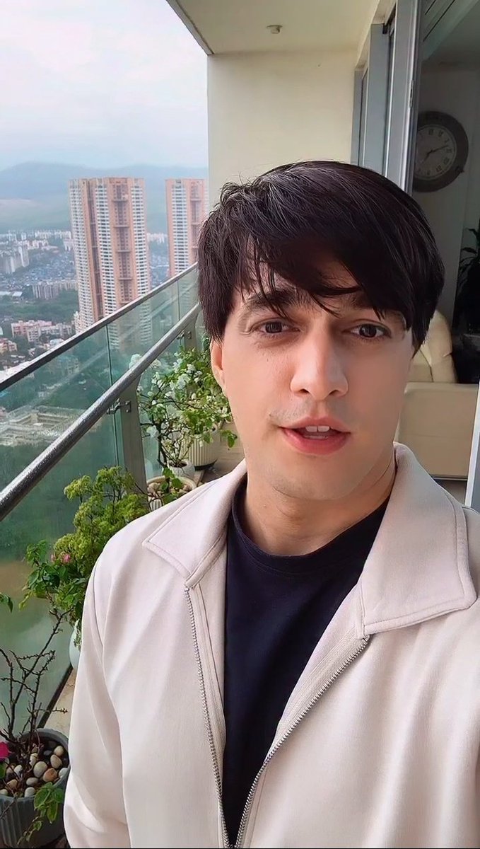 His messy hair look 😍❤️‍🔥
Once again a very happiest birthday to you 🎂🎂
Stay blessed always 🙌

HAPPY BIRTHDAY MOHSIN 
#MohsinKhan