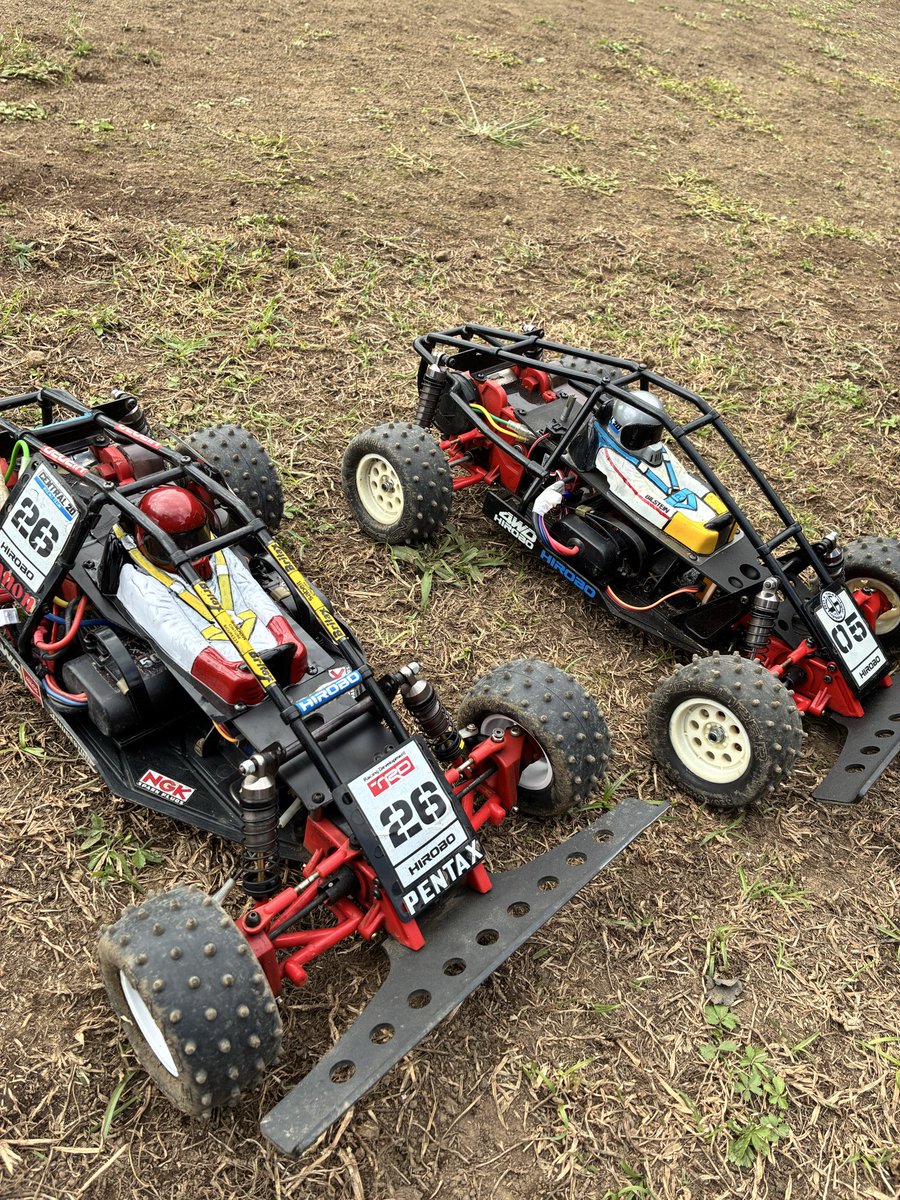 LX5OI3tw1POM0l1's tweet image. 日曜日は46サーキットにてビンテージカーカップ！
メンバー少なめでしたが、変態さんばかりでなかなかのビンテージ度🤩
ここに来るとレースはもちろん、変態度マックスのラジコン談義に良い刺激？をいただきます🤣近所で、こんな密会が出来ることに感謝です🤣
#46郎サーキット
#rccars
#associated