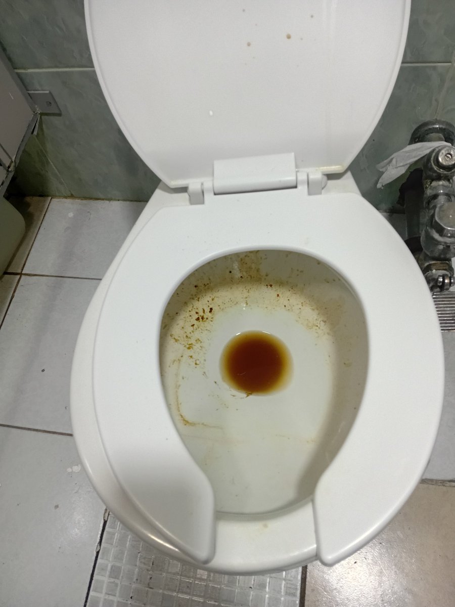 pandaviejo's tweet image. @zoerobledo @Tu_IMSS @AztecaNoticias @NoticiasImagen @mileniotv Asi se encuentran los baños del HGZ 53 no hay agua desde ayer poniendo en riesgo la salud del personal y los enfermos solicitamos su ayuda