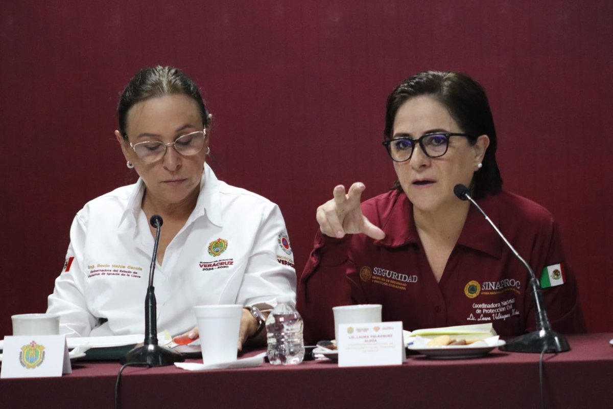 ¡Trabajamos de manera coordinada por Veracruz!🤝

Se llevó a cabo la 19ª reunión de coordinación en el Centro de Comando ubicado en Tihuatlán, encabezada por la gobernadora <a href="/rocionahle/">Rocío Nahle</a> y la titular de la #CNPC de la <a href="/SSPCMexico/">Secretaría de Seguridad y Protección Ciudadana</a>, <a href="/laualzua/">Laura Velázquez Alzúa</a>, dando seguimiento a las acciones