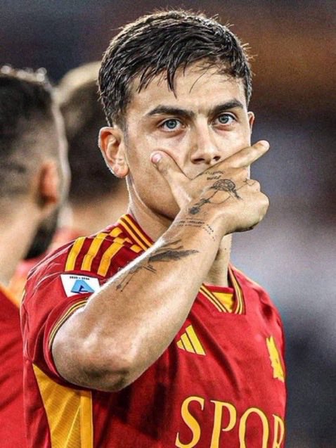 نصيحة ليالي اكتوبر الأخيرة 

إذا الاهلي يبغى يجيب لاعب واحد للشتوية لازم يكون ديبالا 

ديبالا هو جواو فيلكس بس احرف في كل شي مركز وخانه ولعيب عمق وفنان ويسجل 

يناسب المحنكين أرقام ومساهمات ويناسب الشيبان عاطفي ويبكي ويناسب البنات تصاميم واحتياج الاهلي الحقيقي 👌