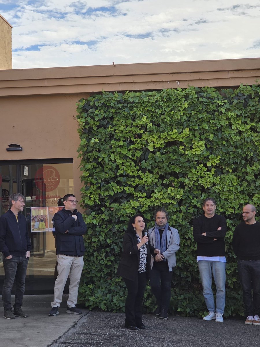 Ahir es va celebrar la presentació del nou cartell de La Passió d’Esparreguera 2026. Una proposta original i carregada de simbolisme. Enhorabona, Gerard Casadevall per la teva proposta artística.
S’apropa l’inici d’una nova temporada de Passió a #Esparreguera

#EsparregueraAvança