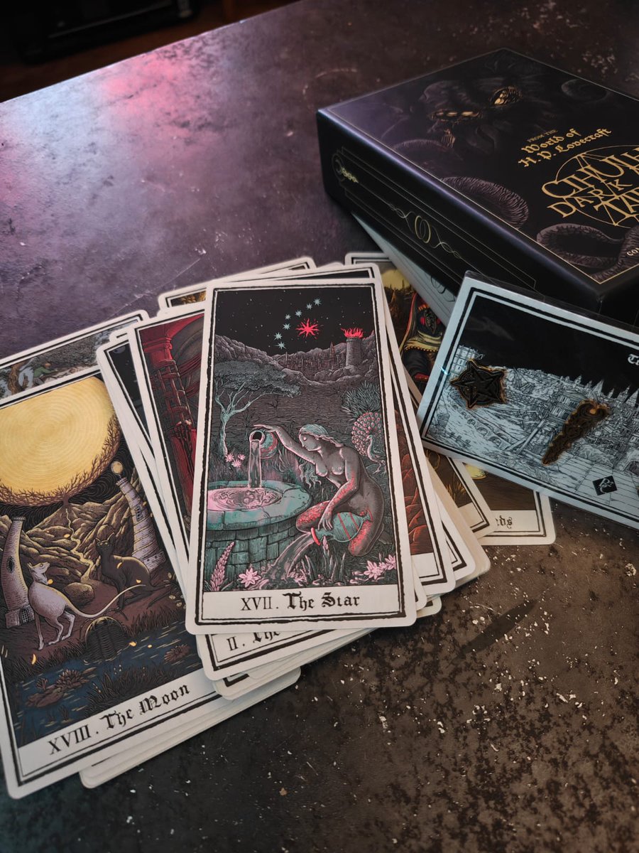 salut les deglingus, on a pas mal de versions du tarot cthulhu dans nos placards, on en revend une petite paire sur le vinted. vinted.fr/items/74134633…
à débattre, naturellement mes oomf authentiques
