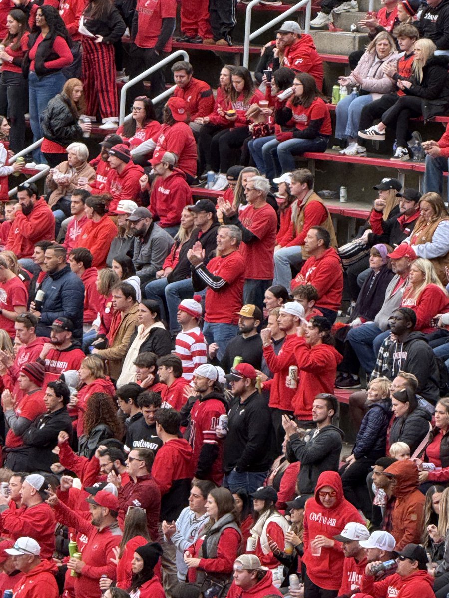 Traci Theis tweet media