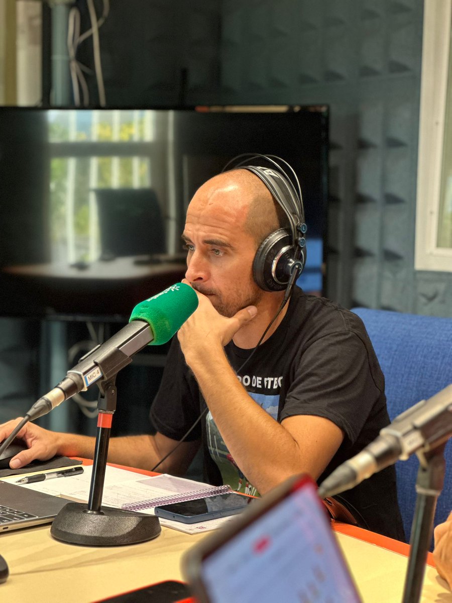 🔊 Vivimos ya la segunda parte de #ElClásico

🎙️ Con los comentarios de:

🗣️ <a href="/SBallesta9/">SalvaBallesta9</a>
🗣️ Oliverio Álvarez 'Oli' desde Asturias
🗣️ <a href="/alonsoriveror/">Alonso Rivero</a>
🗣️ Juan Peña Varela
🗣️ <a href="/JSM_Villalba/">JM Villalba</a>

🏟️ La narración de <a href="/jeroalonso/">Jerónimo Alonso</a> desde el Bernabéu

👉 Y <a href="/JesusMarquezz/">Jesús Márquez Pigner</a> en la dirección