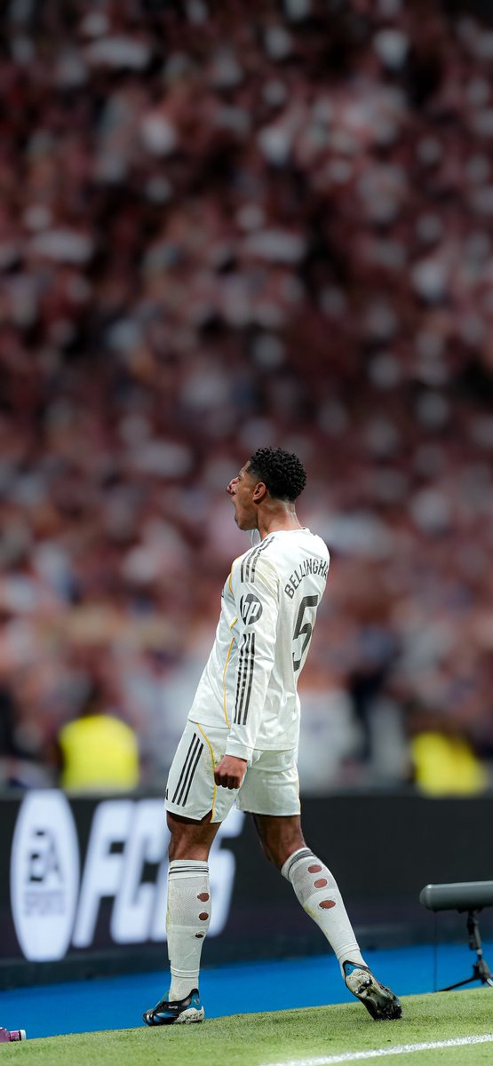 lukait10's tweet photo. 𝟒𝐊 #Wallpapers  
  ╘ 📁 Real Madrid 🤍
     ╘ 📁 #ElClasico https://t.co/kChzyeD7FX