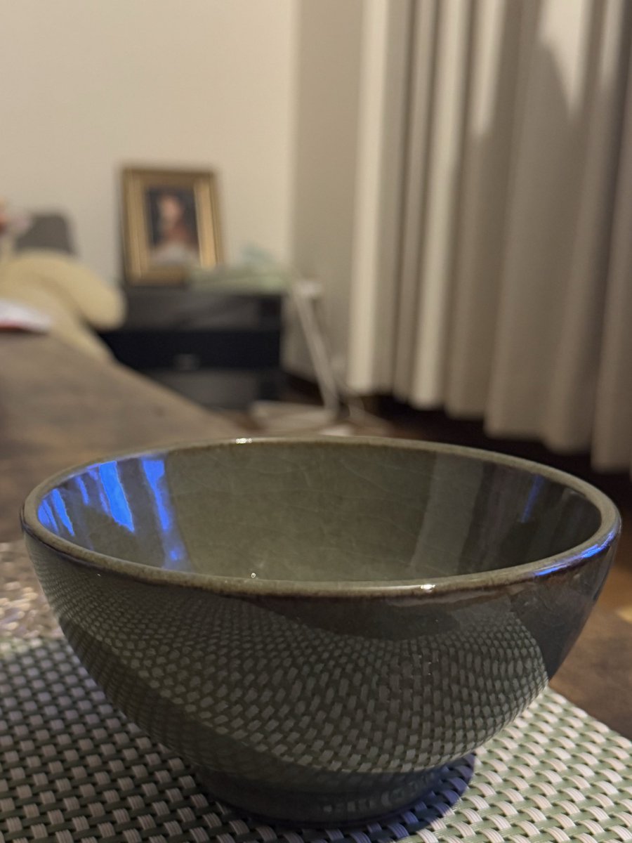 お茶碗をプレゼントしてくれました。
DD6とおなじ「緑」だそうです。