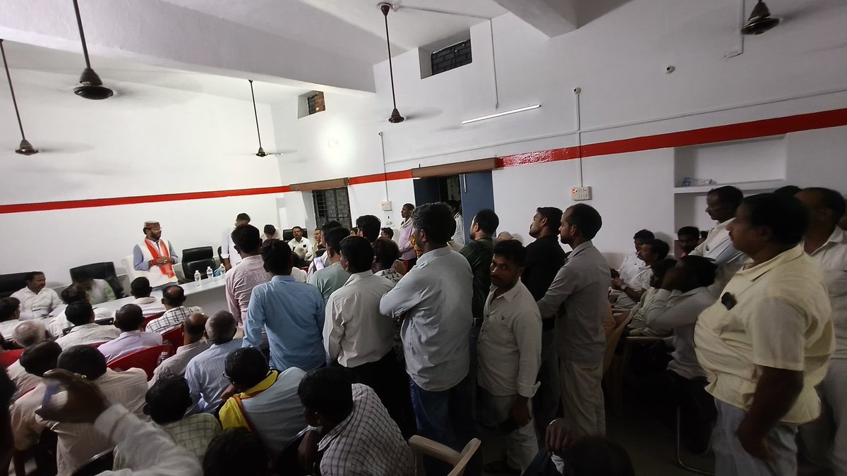 Manojpandeyweb's tweet image. रोहनिया विकासखंड के सम्मानित कार्यकर्ता एवं जनप्रतिनिधियों के साथ बैठक की इकतीस अक्टूबर लौहपुरुष सरदार वल्लभभाई पटेल कार्यक्रम को भव्य बनाए जाने पर तैयारी हुई।..