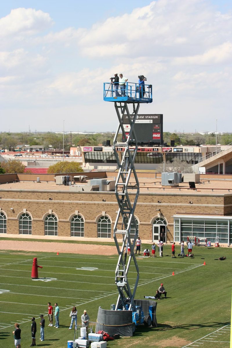 “Go on up Brian, your buyout check is up there, it’s completely safe” 
-LSU boosters today, probably #BKKAK