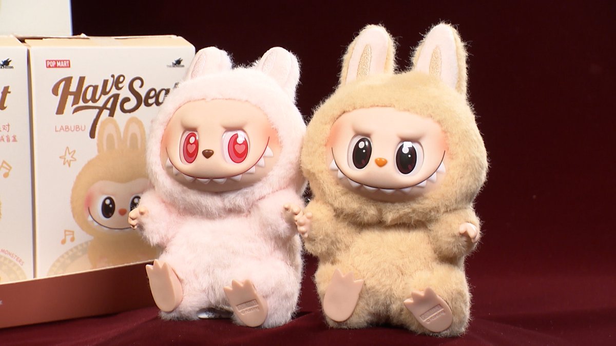 ウサギのような長い耳とギザギザの歯が 特徴的なぬいぐるみ「#ラブブ