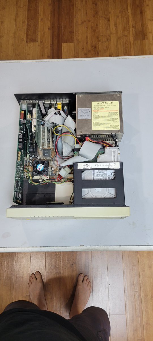 AndrewsTechBrk's tweet image. Next clone looked like XT/286 system – but looks like someone crammed in a K6-2. What is this? Someone’s sleeper PC from back in the day. All this and not a new case?
#retrocomputing #pcclone
