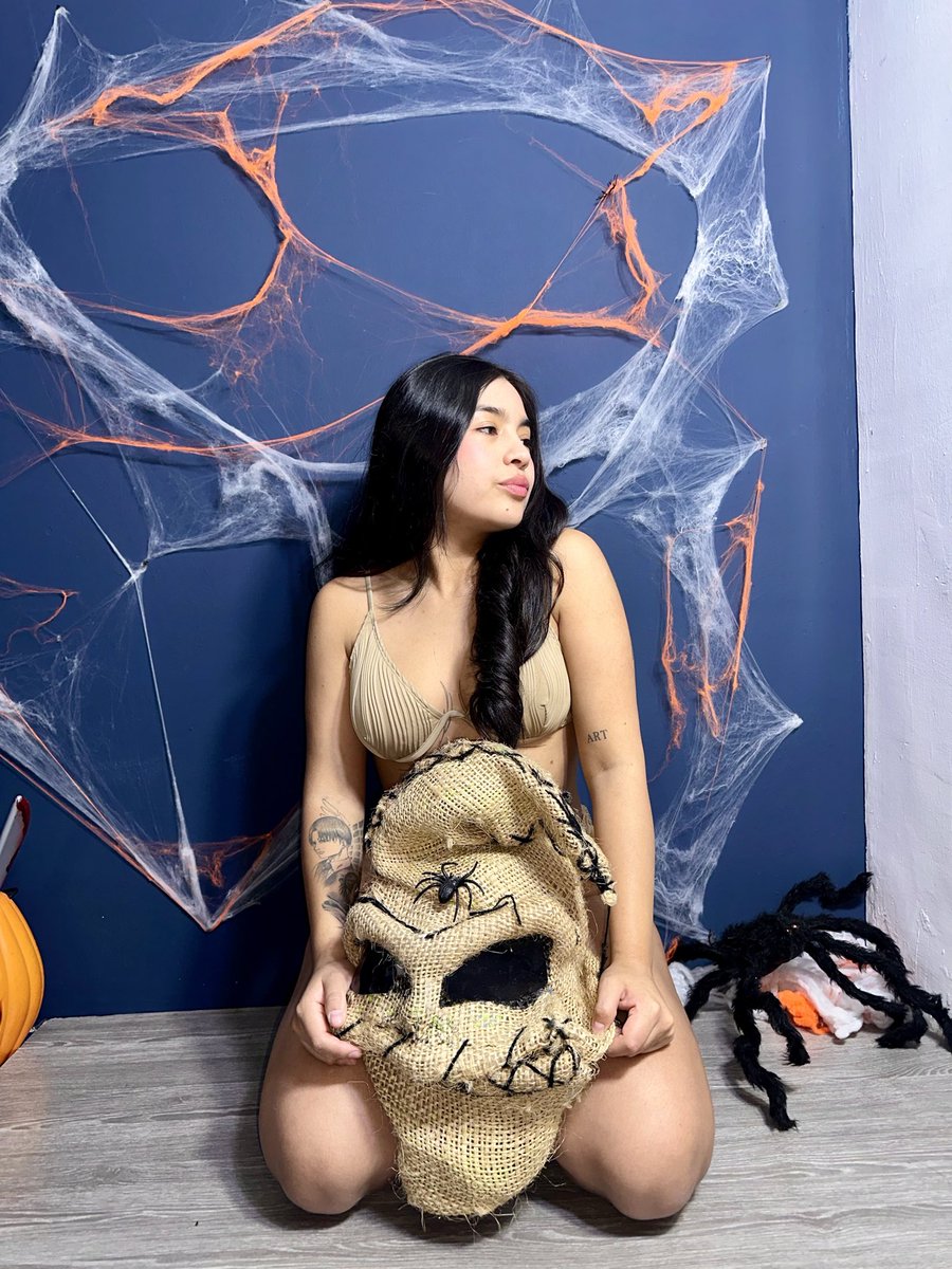 Yesmith004's tweet photo. #Quito #Halloween #Halloween2025 https://t.co/SngG6TtFp2