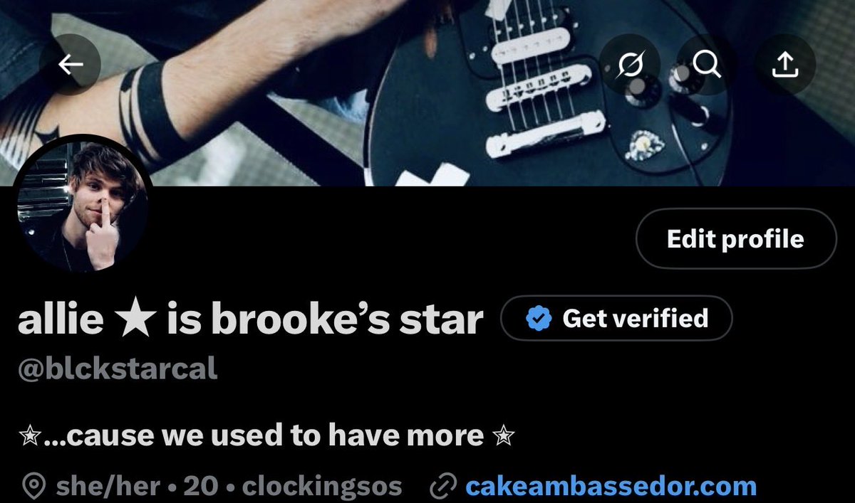 BLCKSTARGH0ST's tweet image. do you guys think we’re cute