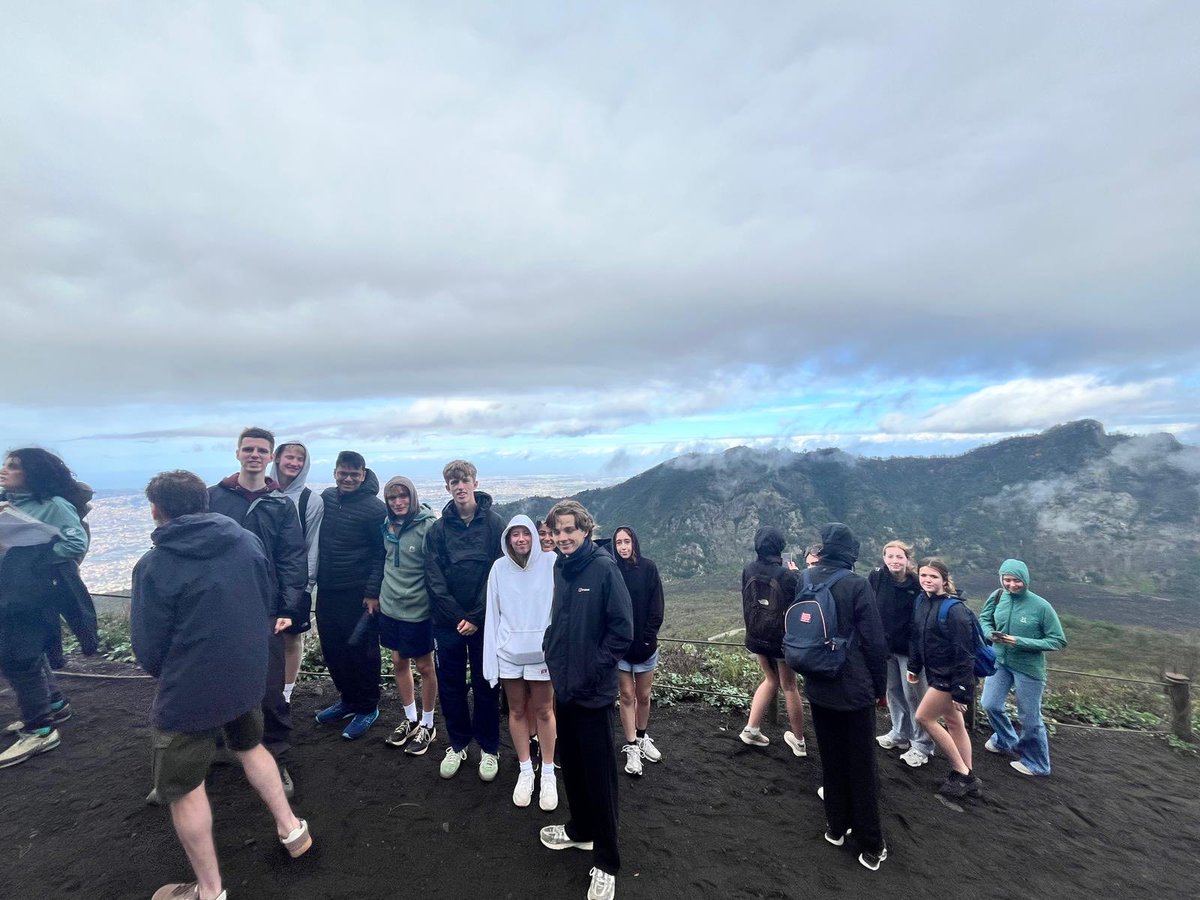 CGS_Geography's tweet photo. Mount Vesuvius didn’t disappoint 🌋 https://t.co/oi4VJTwe8B
