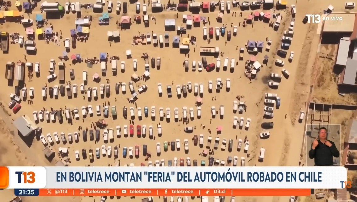 GAMBA_CL's tweet image. La frontera es un colador: En Bolivia montaron una FERIA con autos robados en Chile - gamba.cl/2025/10/bolivi…