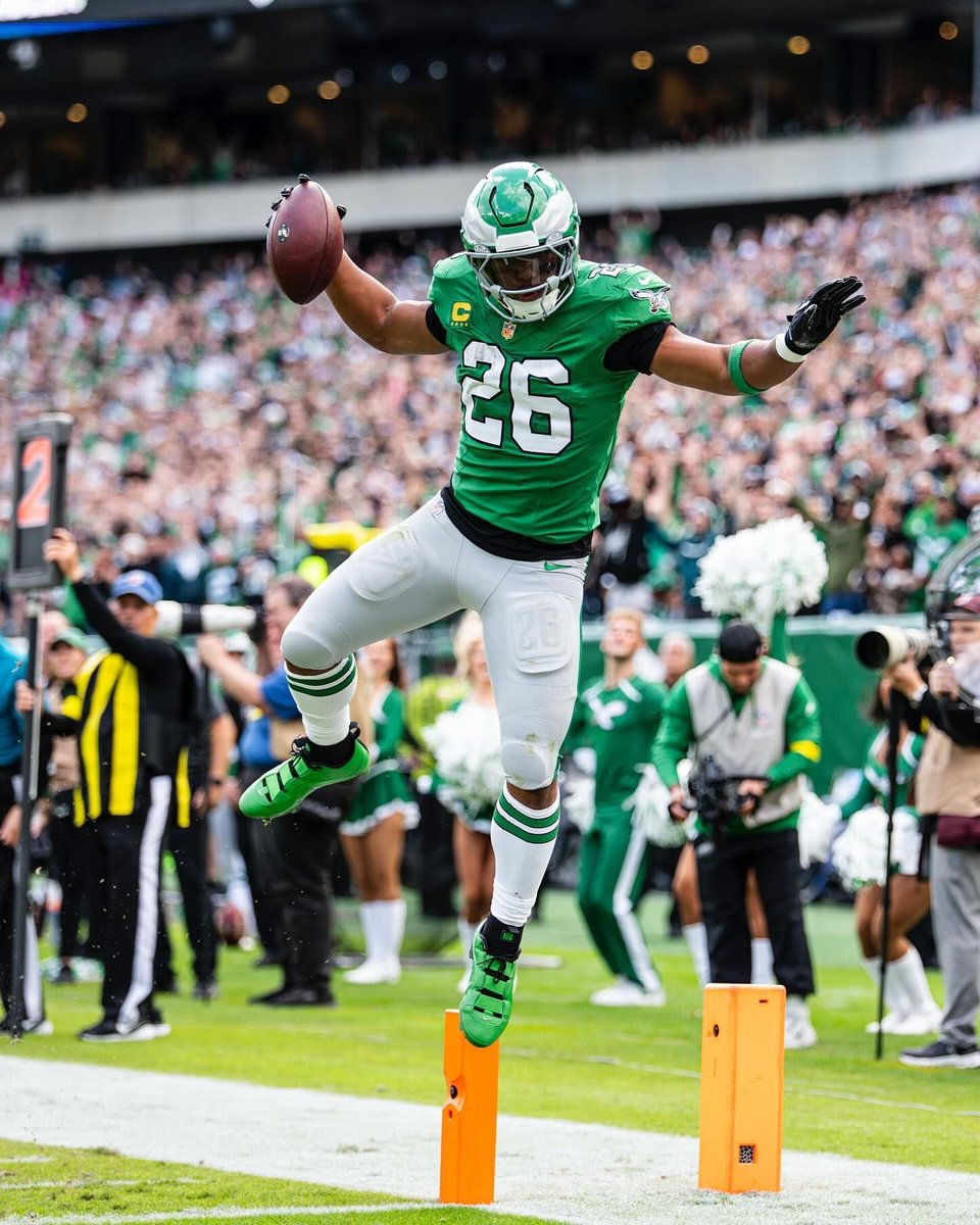 Rock, M.B.A. 🧢 🍿☕️🏀♊️ (@unity4allkind) on Twitter photo Hey now Hey now