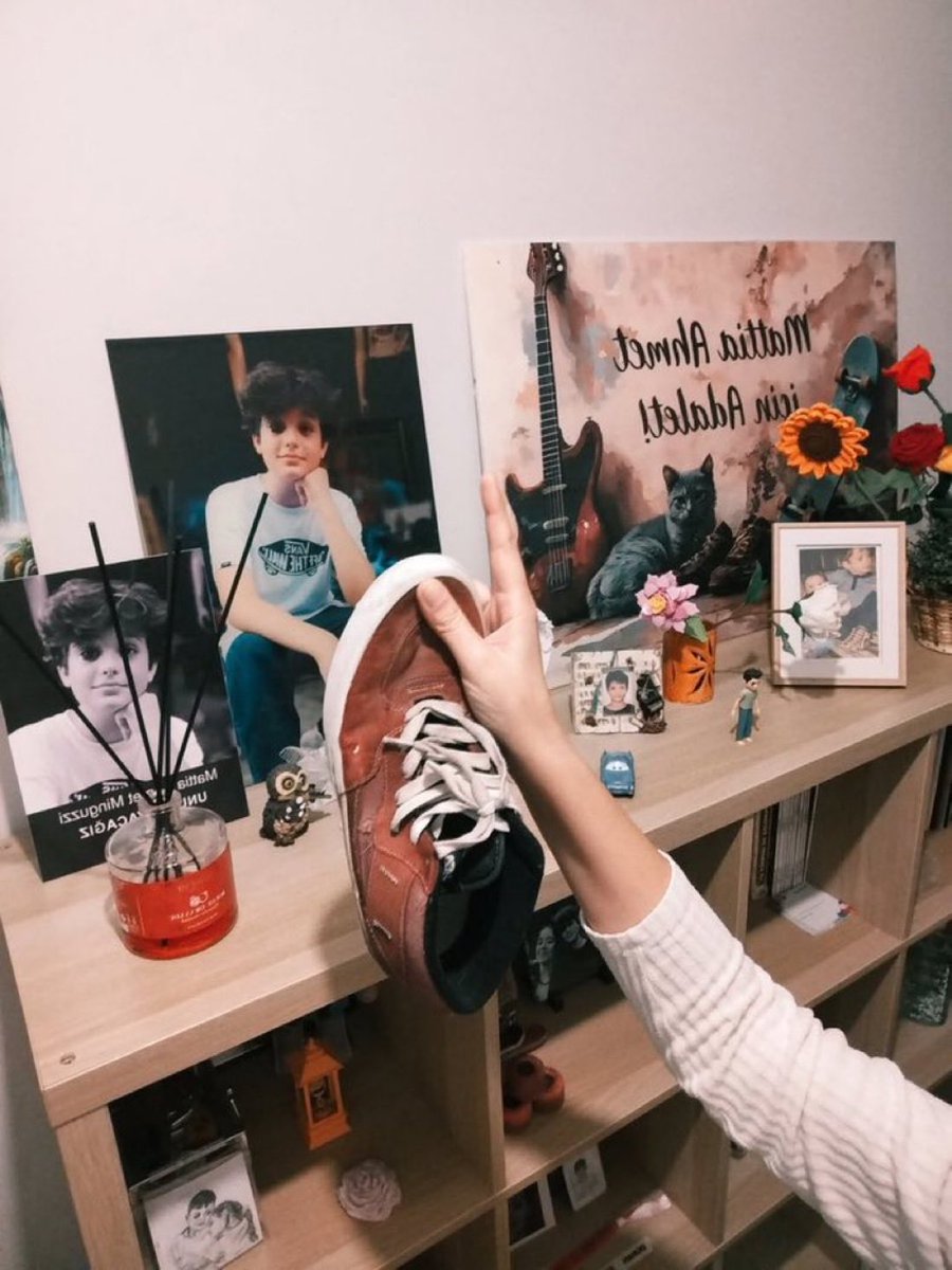 Yasemin Minguzzi:

"İyi bakın işaret parmağıma...

Ben Allah' ı bu davaya vekil kıldım, yerle yeksan olacaksınız, onca kan yerde kalmayacak.

İlahi adalet."