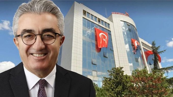 Bayrampaşa Belediyesi nasıl CHP'den AKP'ye geçti?

-CHP'li Belediye Başkanı Hasan Mutlu tutuklandı.
-CHP'li meclis üyeleri Sadi Teker, Ali Karahasanoğlu, Murat Salman ve İbrahim Soytürk partilerinden istifa etti. CHP, mecliste azınlığa düştü.
-İlk yapılan seçimde CHP ile AKP