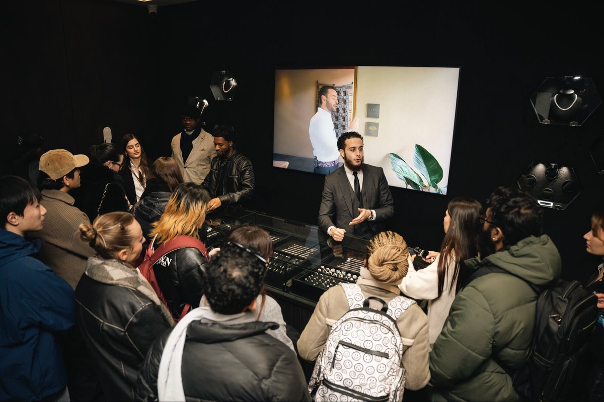 tlkbf's tweet photo. We had the pleasure of welcoming the bright and ambitious students from the University of East London to the LKB Showroom — a day filled with learning, inspiration, and future possibilities.

#LKBFoundation #LKBJewellers https://t.co/tH0vXVz93s