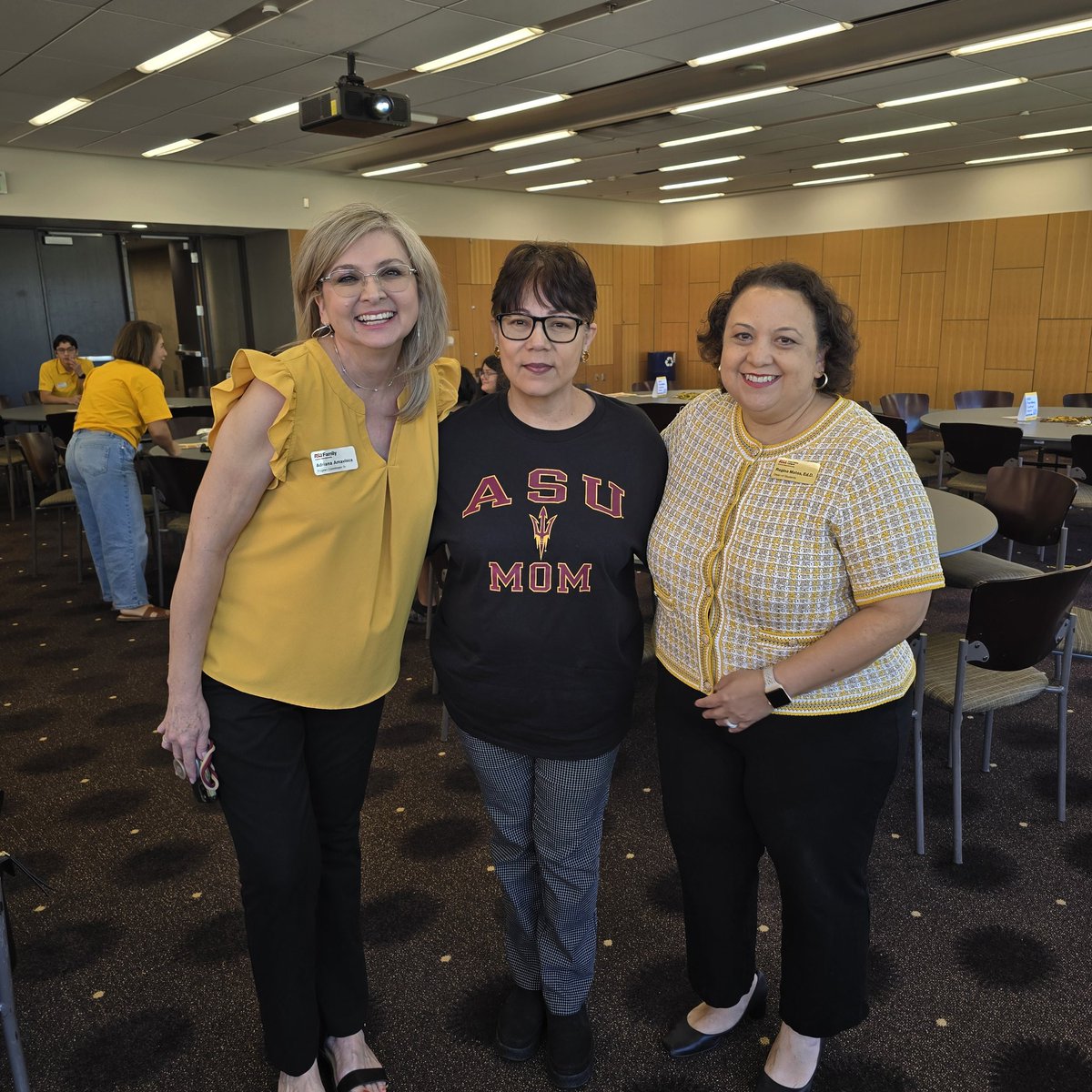 ArmysHdz's tweet photo. 10/26/25. Agradezco la oportunidad y es un honor para mi  pertenecer a la Family Sun Devil,y ahora ser Embajadora  para apoyar a las futuras Familias en el idioma español, Gracias Adriana y gracias Regina Matos Dean of Students por esta calida bienvenida 🔱 ✨️#ASU #HighSchool https://t.co/PgeIxv58jj