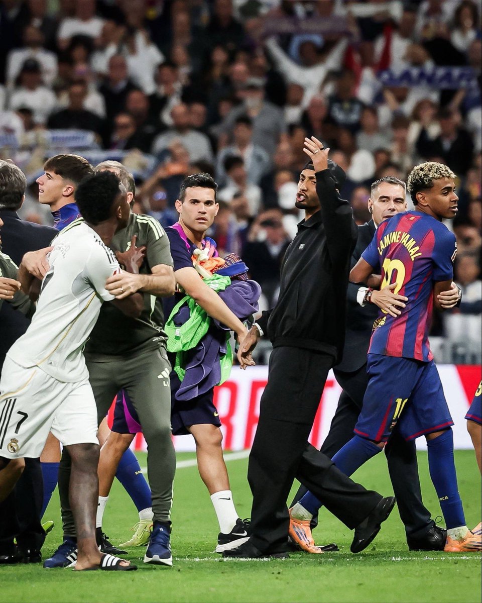 ultimate_kombo's tweet photo. RAPHINHA should be the captain of BARCELONA permanently 

Raphinha’s Leadership is highly missed. https://t.co/J1j3KJLiR9