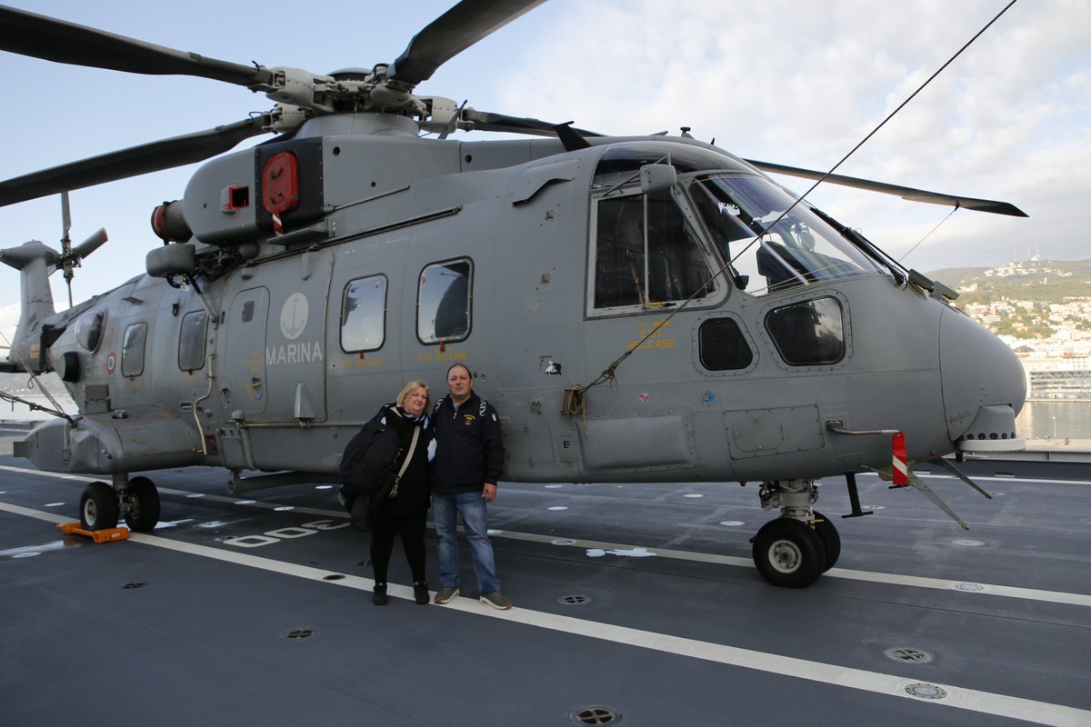 Lorenzo Gaetani (@lorenzogaetani5) on Twitter photo Finito il pensiero di arruolarmi..il comandante in capo dice che dovevo pensarci 30 anni fà invece che sbarcare dalla Marina Militare..ma approva che continuo con Marinai d'italia....e la porto a vedere porti e navi 🤣😎 Finito il pensiero di arruolarmi..il comandante in capo dice che dovevo pensarci 30 anni fà invece che sbarcare dalla Marina Militare..ma approva che continuo con Marinai d'italia....e la porto a vedere porti e navi 🤣😎