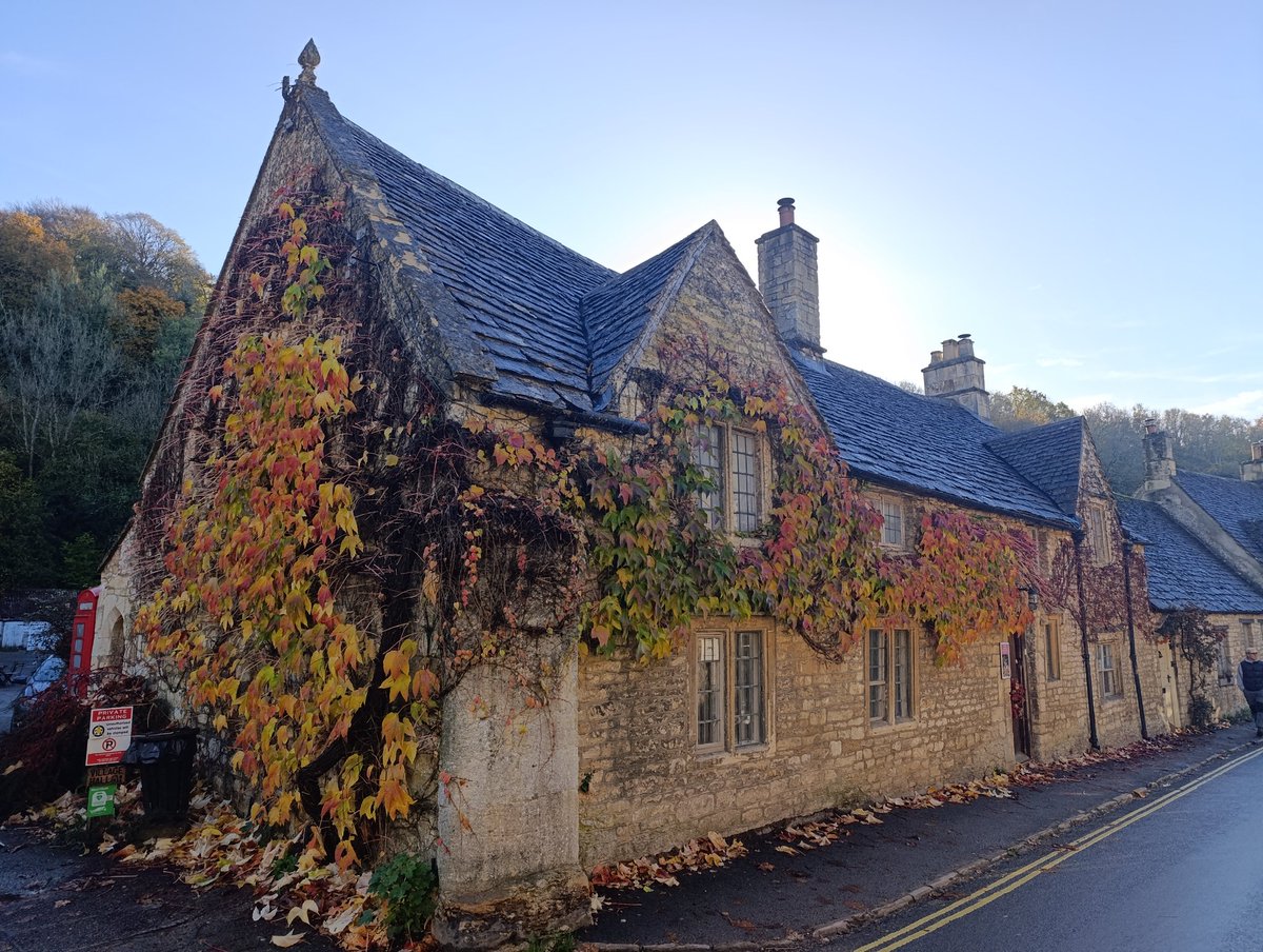 Castle Combe Village tweet media