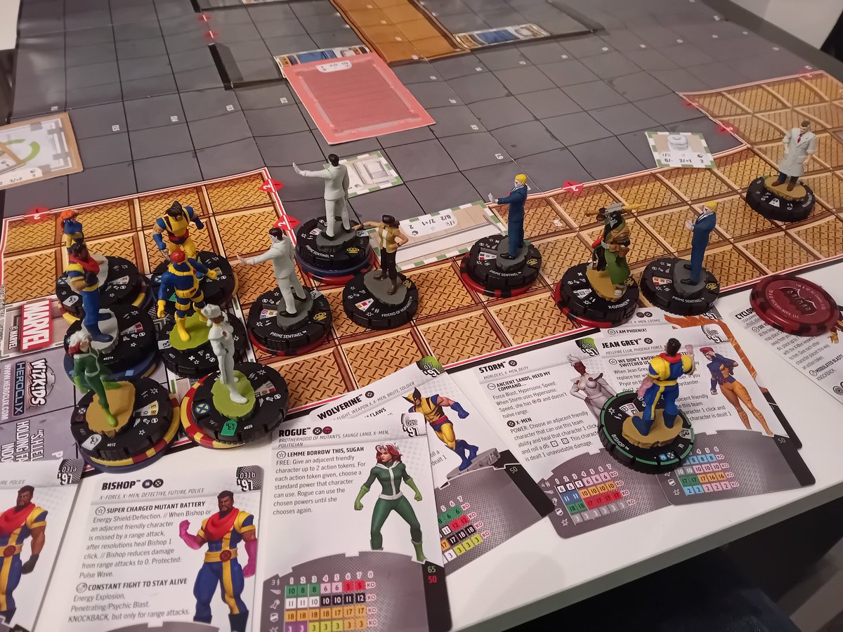 MarkLegend007's tweet image. Game 67 ##heroclix Xmen vs Sentinels.
X started strong, Cyke pulled them out with his trait. Sentinels hit back hard, 1-shotted Cyke.
Kept Wolvie at bay until a 6BCF!
Rogue fell.
KOs triggered x4 Sentinels.
Wounded Storm  brought the ccrit hit EE lightning to wipe them out.