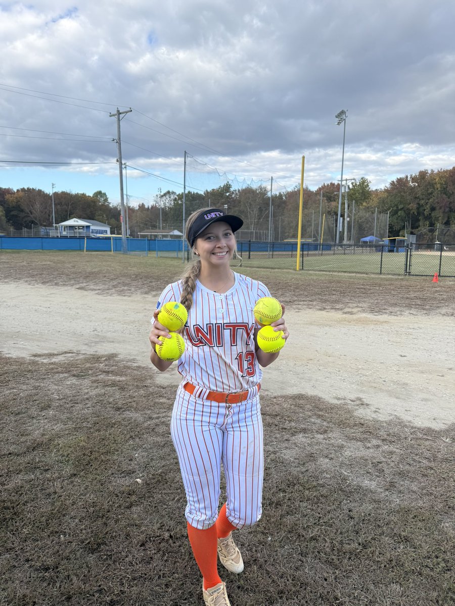 RRivera2027's tweet image. Added TWO more to the collection today, making that 4 💣’s in ONE weekend with a .533 BA!!
@unityrussel @VAUnitySB @UnityCoachJosh @ExtraInningSB @LineDsoftball @PrepSoftball @softbalamerica @SBRRetweets