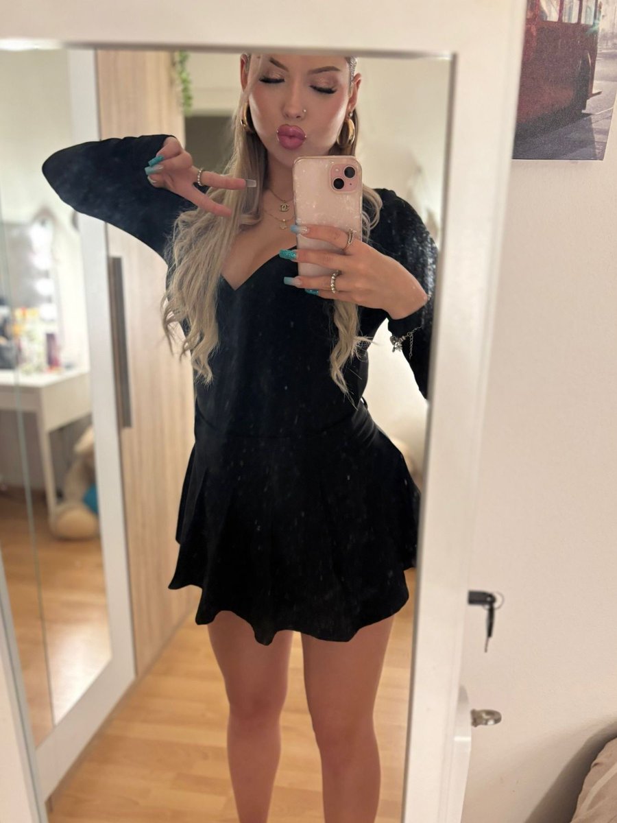 Bereit, mir zu folgen?
Gehorsam, Loyalität und Dienst sind Eigenschaften, die ich schätze. Wenn du bereit bist, zu lernen, zu dienen und meine Regeln zu respektieren, dann könnte dein Platz bei mir sein. Zeige Respekt, Disziplin und Engagement – dann wirst du eventuell belohnt.