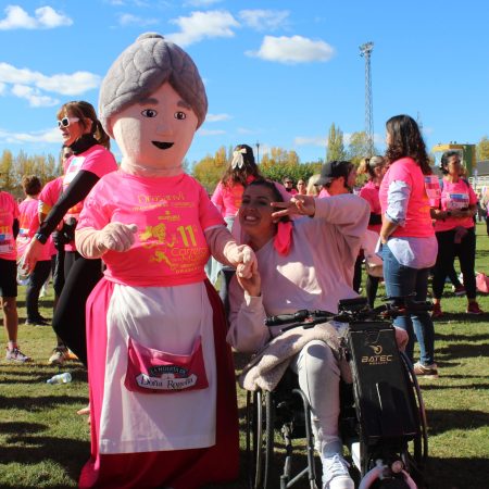 hijolusa's tweet photo. 💗 León volvió a teñirse de rosa.

Un año más, en #SomosHijolusa apoyamos la #CarreraDeLaMujer León @ALMOM1-@Drasanvi  para impulsar la investigación del cáncer de mama.

Gracias a tod@s 💚

📸 +fotos con Doña Rogelia👇
https://t.co/zBv7evyW14

#CancerDeMama #ALMOM https://t.co/51MLNBRZzN