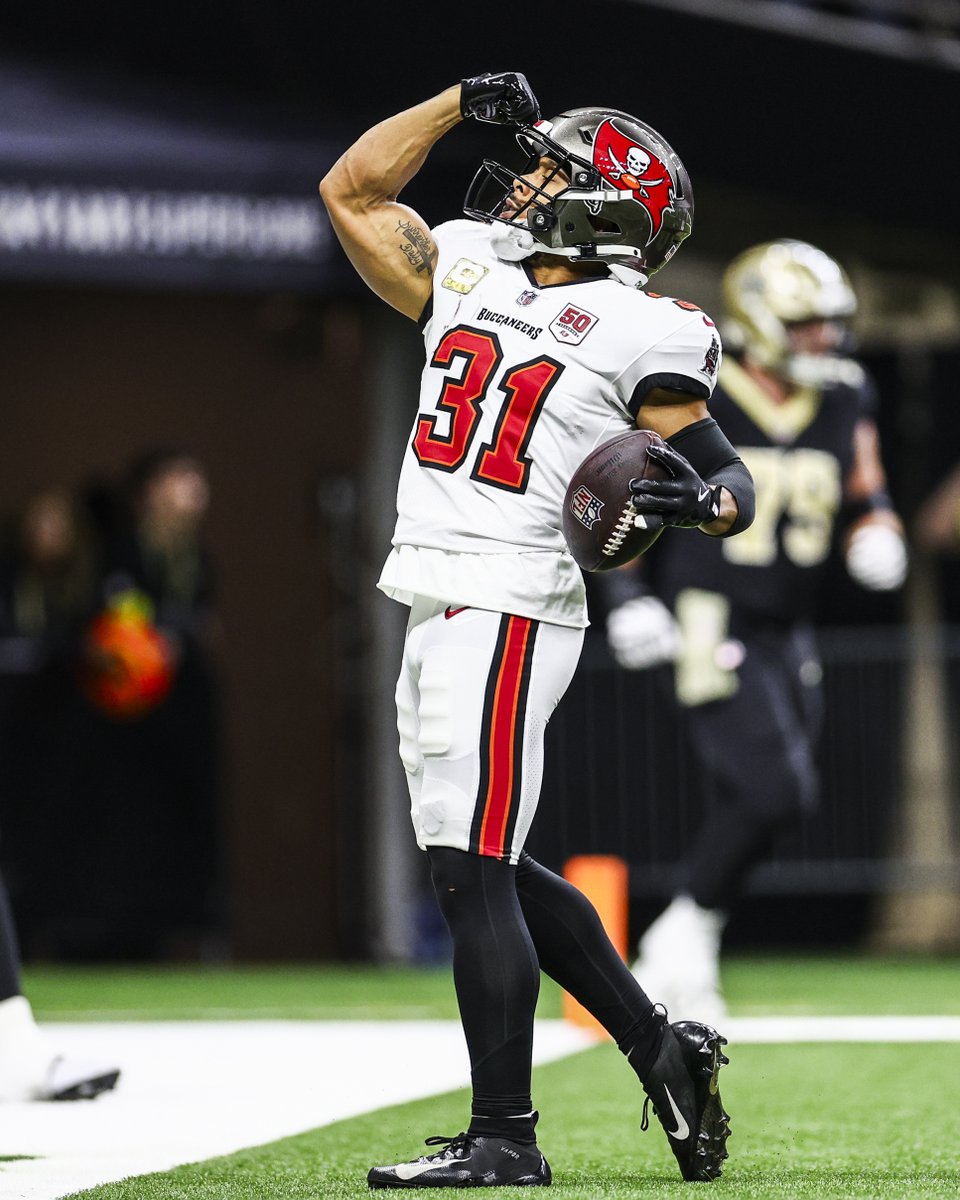 Buccaneers's tweet image. Do it for @MikeEvans13_! 

#WeAreTheKrewe