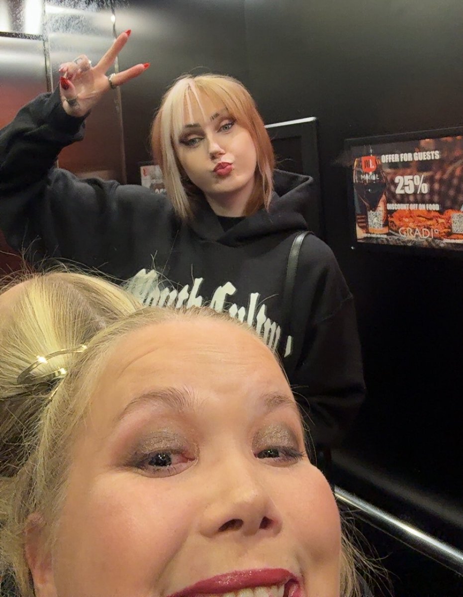 appreciation post <a href="/sykobludd/">sandra 𖤐༺</a> ❤️ can’t believe i randomly found my bestie at a concert in stockholm 8,5 years ago. since then we’ve been roomies for 3 of them and done countless travels together. near or far - you’re the best partner in crime and i love u