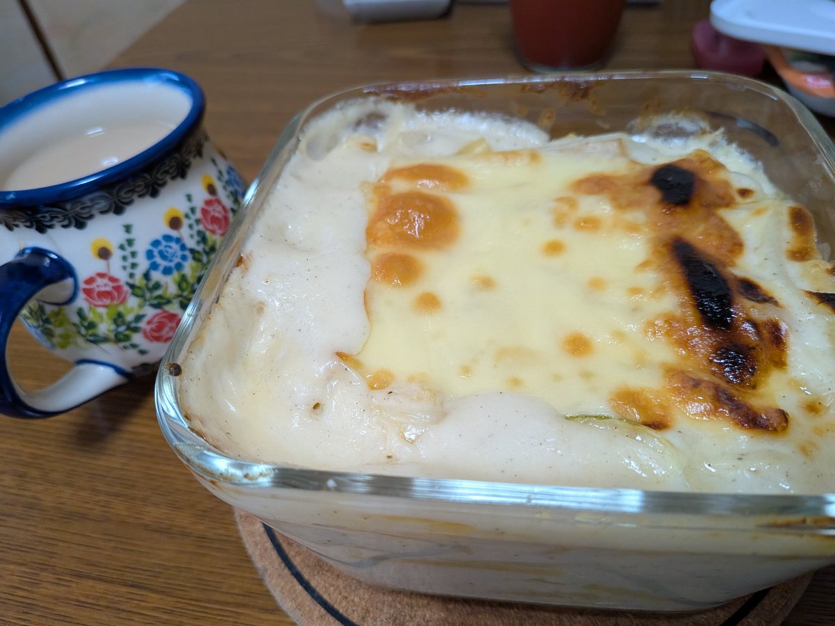 chihiro_rutile's tweet image. やってしまった…😅
ホワイトソースを使ってしまいたくて、お弁当をマカロニグラタンに
耐熱容器に移す時に
「もうちょっと…」
「少しくらい残してもなぁ…」
「えーい！！入れてしまぇ」
で、こんな量にwww

ちなみに🌳マグは大です🤣🤣🤣
