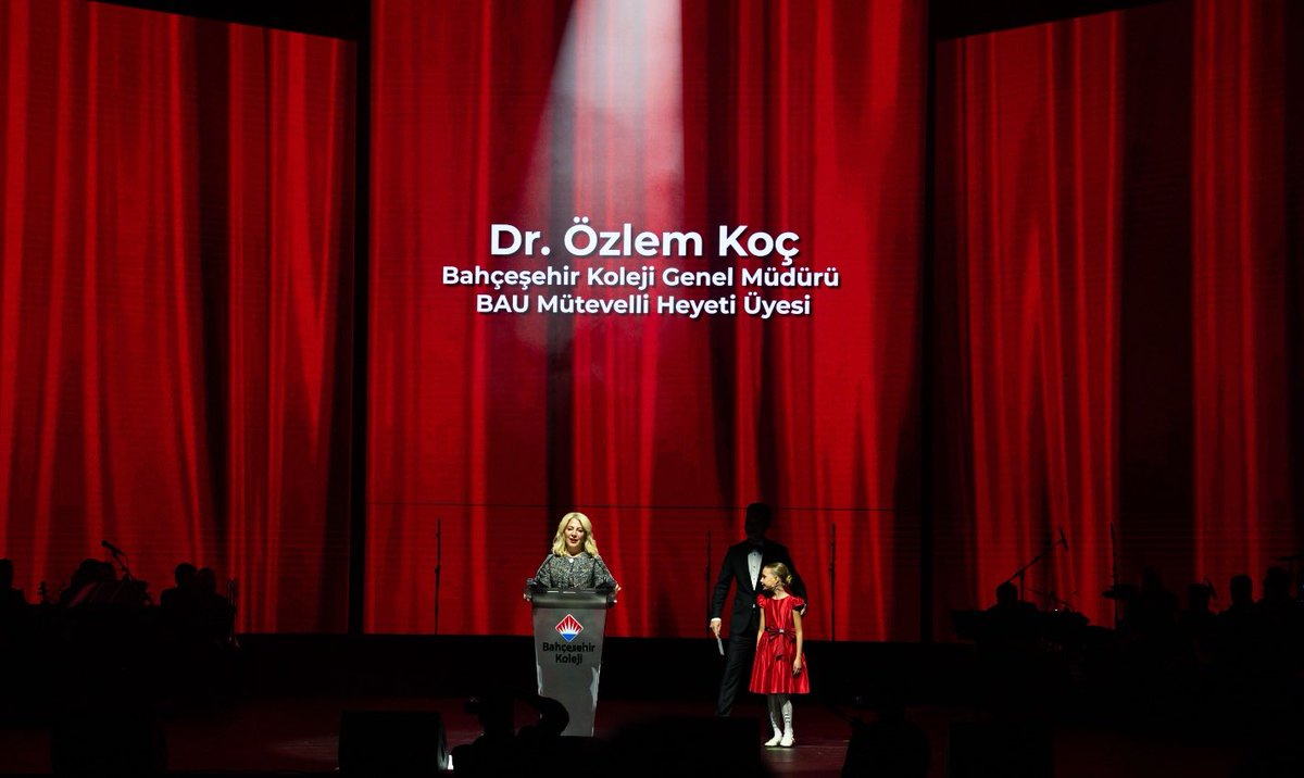 bahcesehir_k12's tweet photo. 🇹🇷 Bahçeşehir Koleji Ailesi olarak, Cumhuriyetimizin 102. yılında “Sözümüz Cumhuriyet” dedik!

Bu anlamlı gecede sahneye çıkan Cumhuriyet Gençleri, Atatürk’ün ilke ve ideallerini sanatla, müzikle ve yürekleriyle yeniden yaşattılar.

Cumhuriyet Gençleri Konseri’mizde emeği geçen sevgili öğrencilerimize, öğretmenlerimize ve genel müdürlük yöneticilerimize gönülden teşekkür ediyoruz.

Cumhuriyetin ışığını geleceğe taşıyan tüm Bahçeşehir Koleji Ailesi ile gurur duyuyoruz.

#BahçeşehirKoleji ❤️💙
#SözümüzCumhuriyet