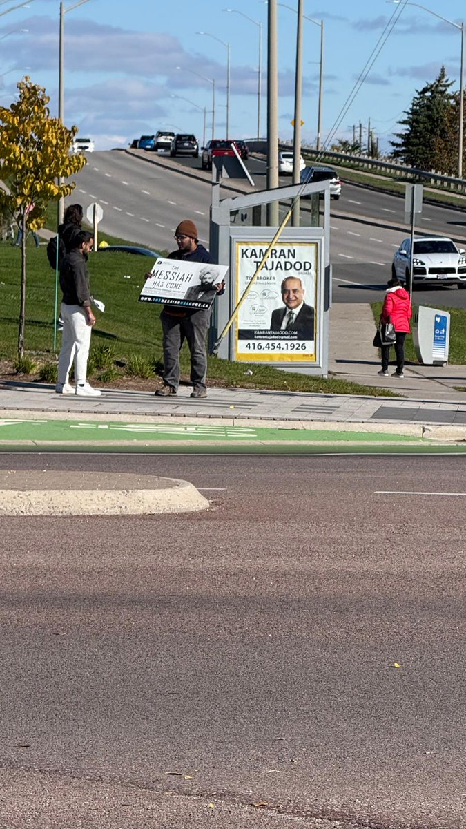 On National Tabligh Day, members gathered at Yonge &amp; 16th Avenue to meet neighbours and share the message of peace, love, and unity taught by Islam Ahmadiyyat.   #NationalTablighDay #IslamAhmadiyya #MessiahHasCome