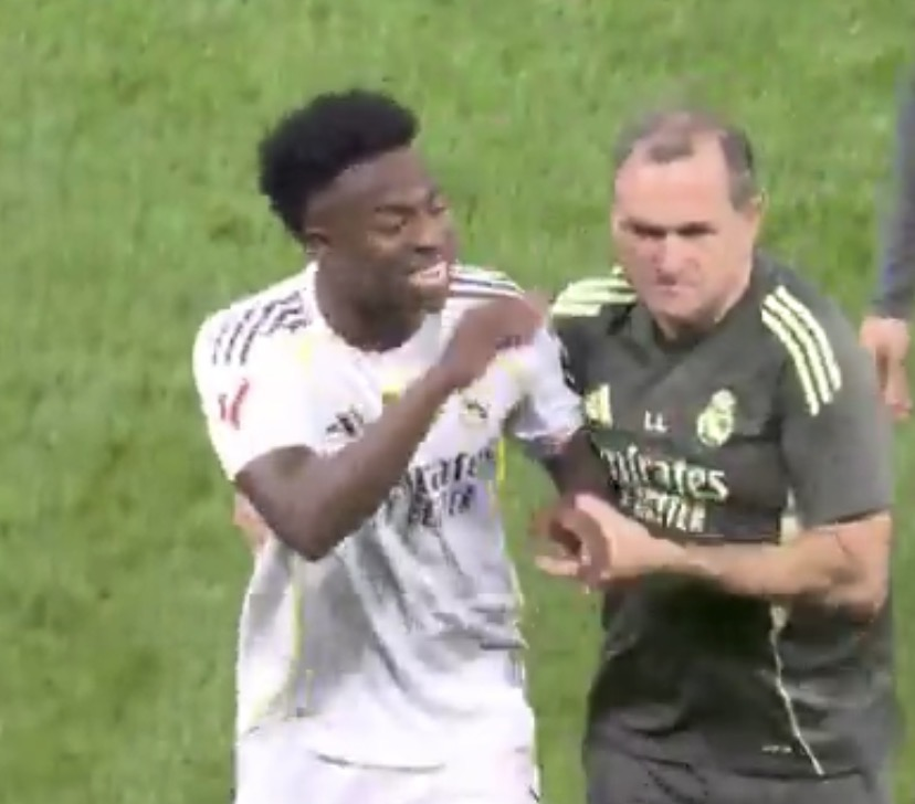 BarcaUniversal's tweet photo. Vinícius Junior to Lamine Yamal: "You talk too much. Speak now." https://t.co/Y2LVzm9wfr