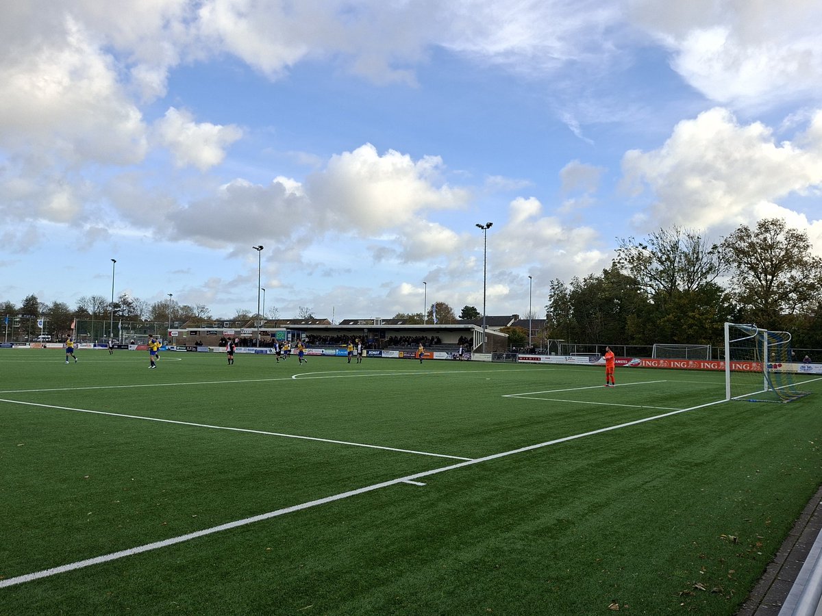 DopvdK's tweet photo. Een leuk potje op Sportpark Voorwaarts waar LSVV heel effectief was tegen koploper vv Assendelft.
LSVV - vv Assendelft 5-1
2e klasse A zo
#lsvv #vvassendelft #groundhoppen #groundhopping https://t.co/4V940hOKSj
