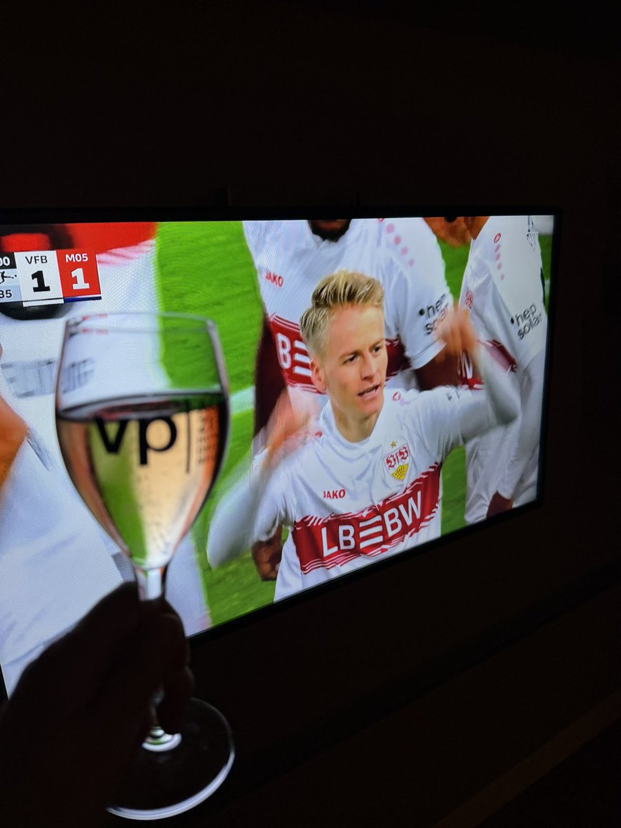 Was für ein tolles Tor. Da schmeckt der Tor-Kessler noch besser. Auf dich, Chris!