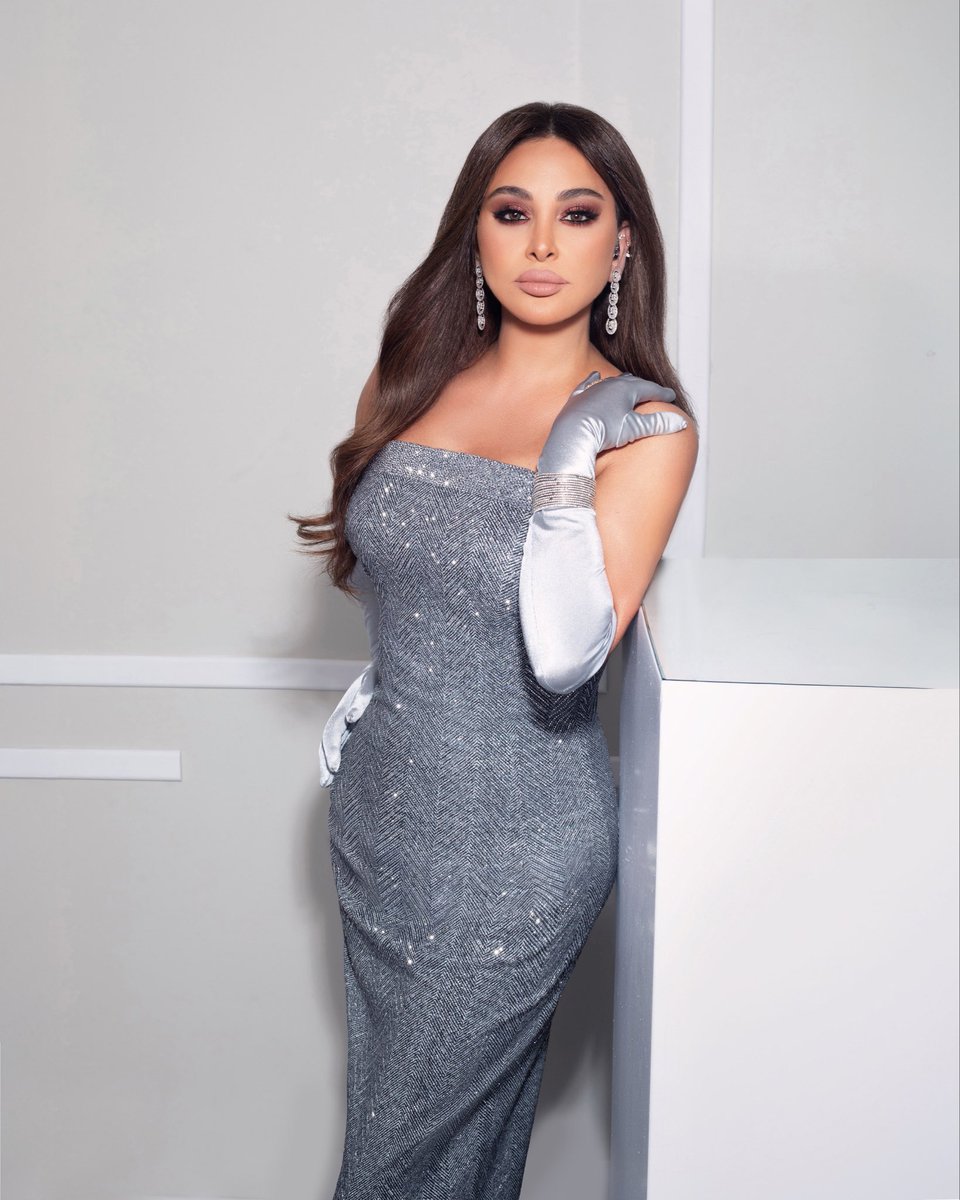 عارفين الست الجميله اللي تبقي lady في نفسها
متعمله ومثقفه وذكيه وليها حضور وكاريزما 
عندها صوت جميل واحساس اجمل وصوتها كله انوثه ونغم 🎶🤍
اللي تبقي مشاركانا كل اوقاتنا الحلوه والصعبه 🔐
النوع ده من الستات مجاش منه غير واحده بس <a href="/elissakh/">Elissa</a> 👑💙🥰
Happy Birthday My Love 🎉🎂🎈🎊🎁