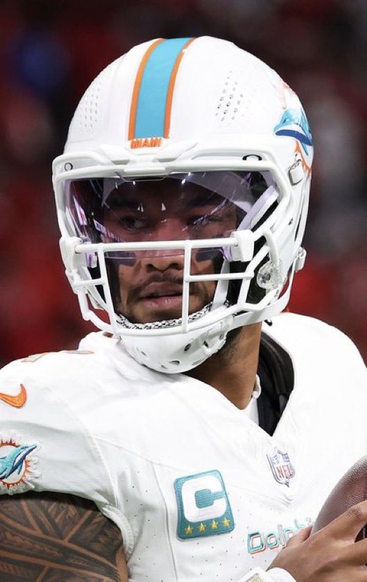 JoeRobbie_'s tweet photo. We just needed Visor Tua this whole time??? https://t.co/rEMbn6mIV3