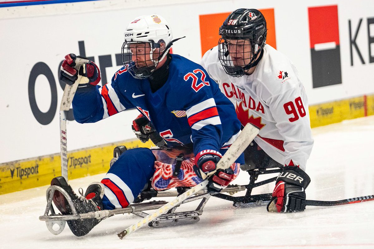 HockeyCanada's tweet photo. AFTER 1 | 🇨🇦 goes to the dressing room trailing 🇺🇸 1-0.

APRÈS 15 MIN | Le 🇨🇦 retraite au vestiaire avec un retard de 1-0 contre les 🇺🇸.

📊 https://t.co/VWjWnnX4wM
📊 https://t.co/4lZ50Ipb1K
📺 https://t.co/3mYxmy1pTa

#IPHCup | #CoupeIPH https://t.co/miM2dr3ulv
