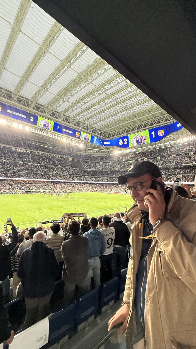 ¿Hola, es el kiosquero? Mire, querría CUATRO ejemplares del <a href="/sport/">Diario SPORT</a> y otros CUATRO del <a href="/mundodeportivo/">Mundo Deportivo</a> para mañana a primera hora. Es para una cosa.