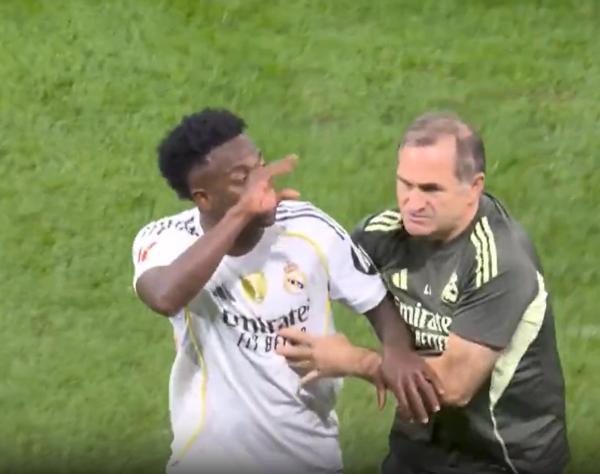 Vini Jr to Lamine Yamal: "Talk now, talk now!"