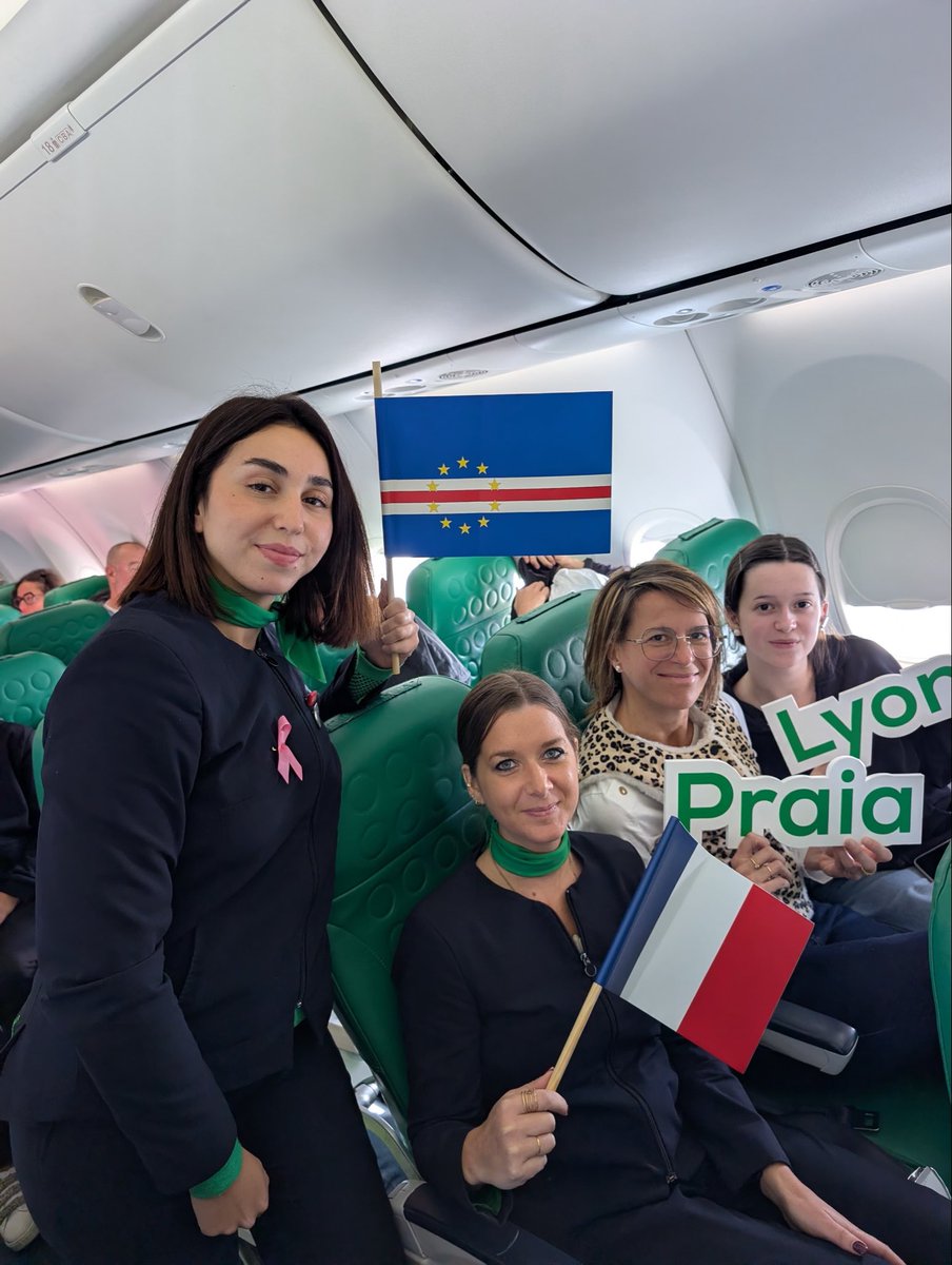 transaviaFR's tweet image. Et de un, et de deux, et de trois nouveaux  vols aujourd’hui 💚
 
Lyon → Médina 
Lyon →  Praia
Toulouse → Séville