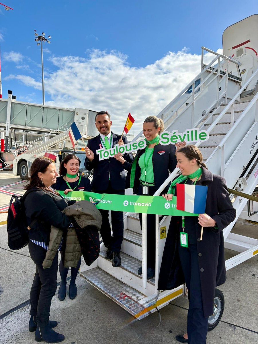 transaviaFR's tweet image. Et de un, et de deux, et de trois nouveaux  vols aujourd’hui 💚
 
Lyon → Médina 
Lyon →  Praia
Toulouse → Séville